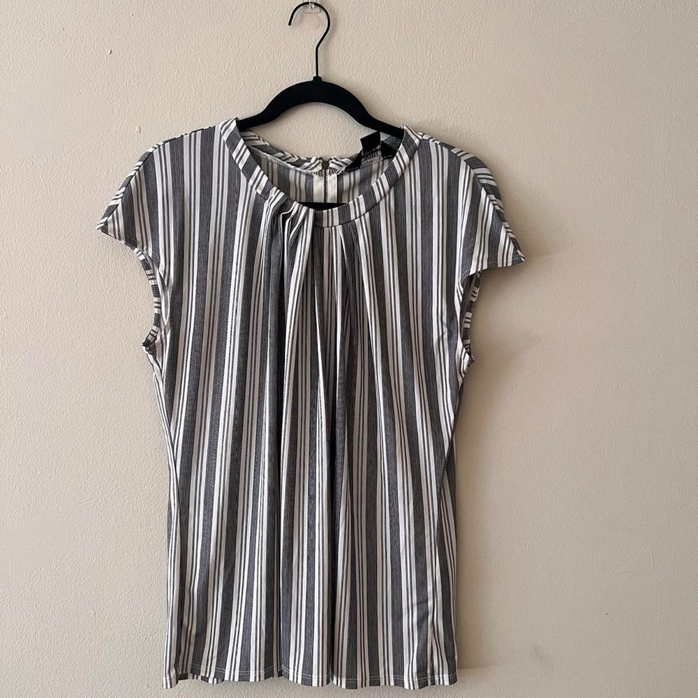 black and white striped cap sleeve liz claiborne blouse